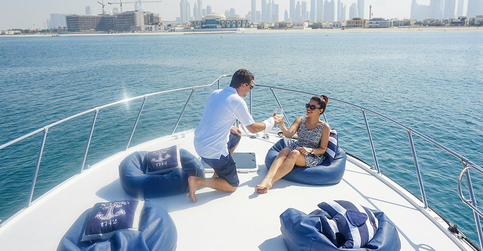 The Hatteras 43 yacht-Dubai sunrise