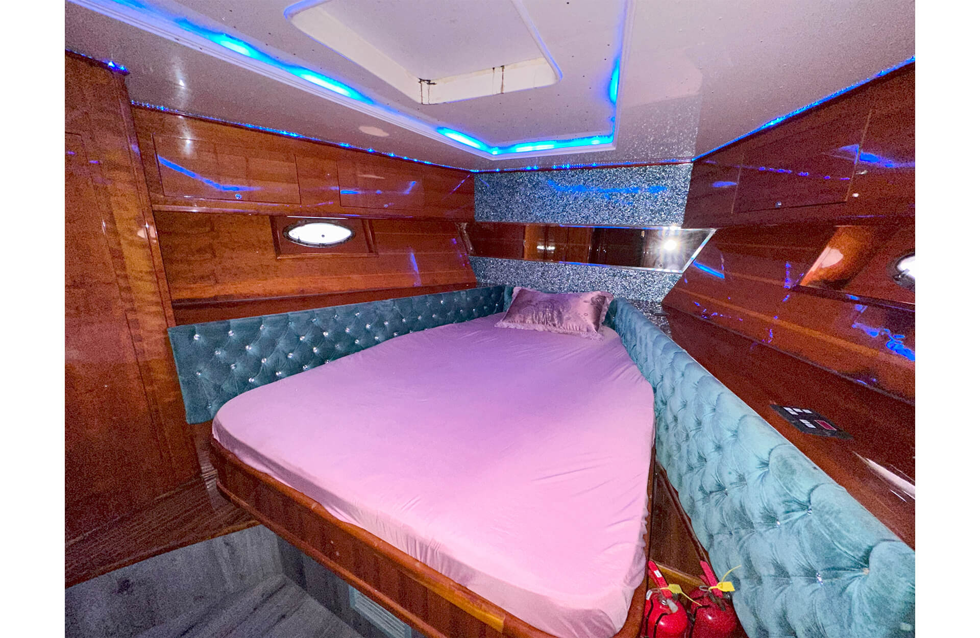 85ft Pluto (Dutch Oriental)
