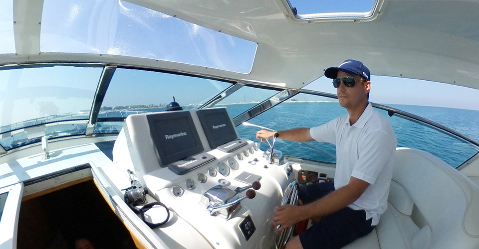 The Hatteras 43 yacht-Dubai sunrise