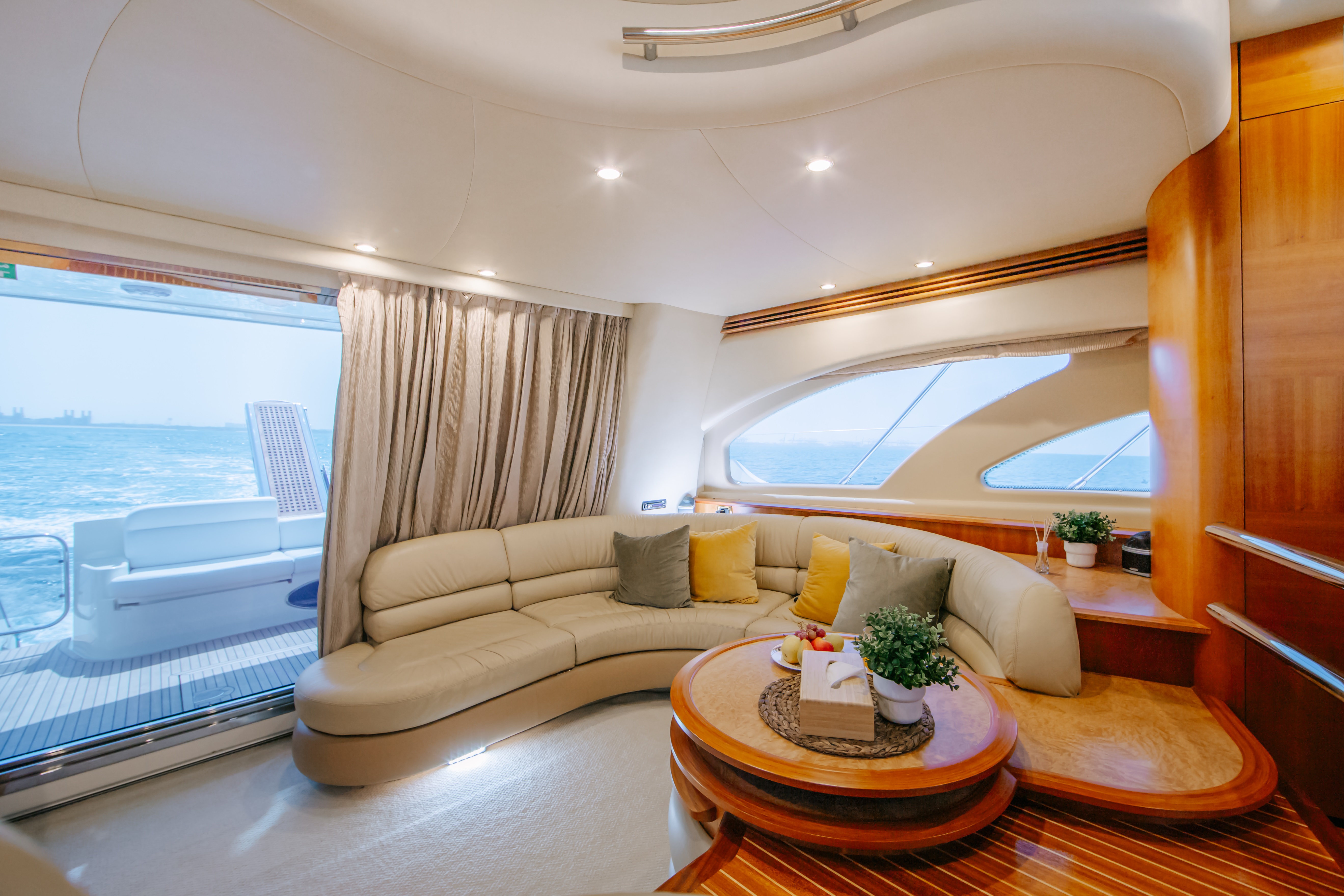 Azimut 55ft White Pearl