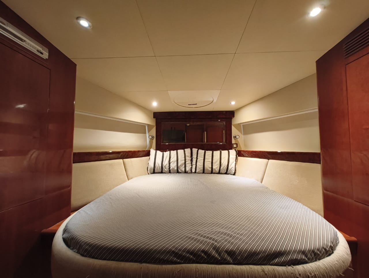 50ft Majesty Silfra