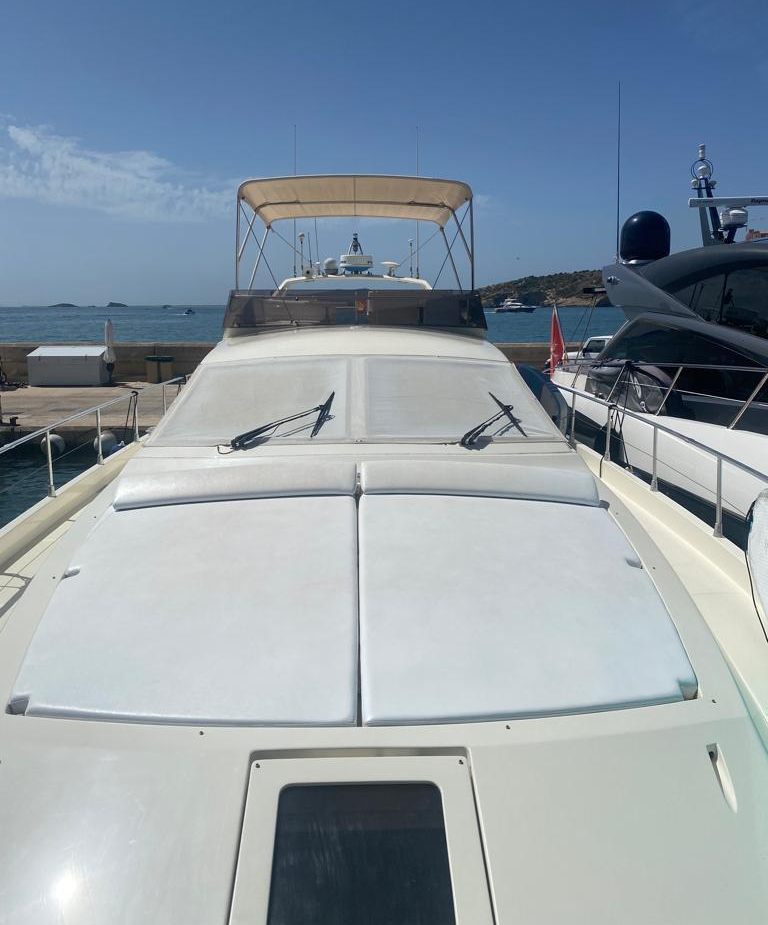 Ferretti — 62 Fly (2000)