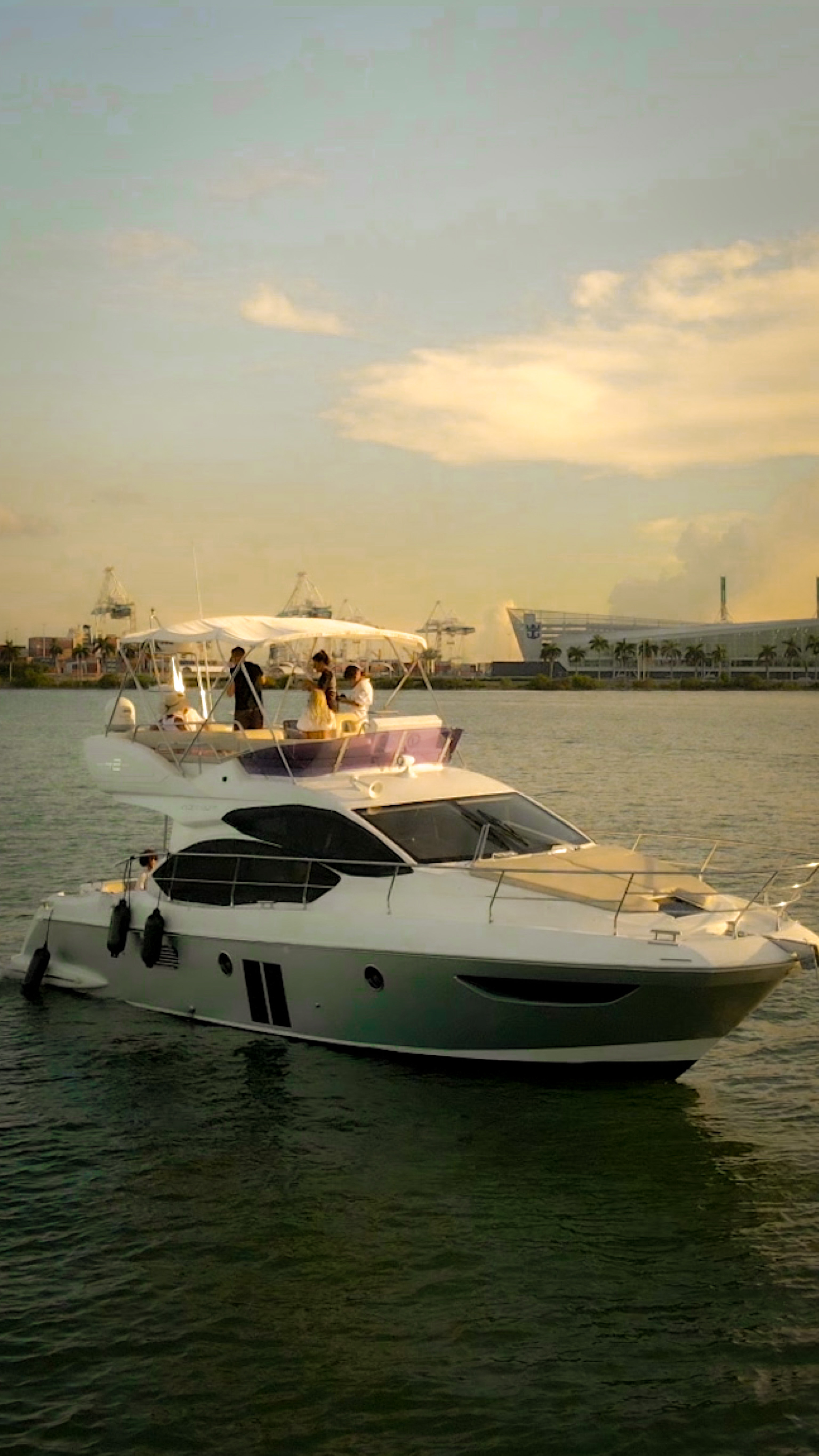 Cruise Miami in a Luxurious Azimut Flybridge