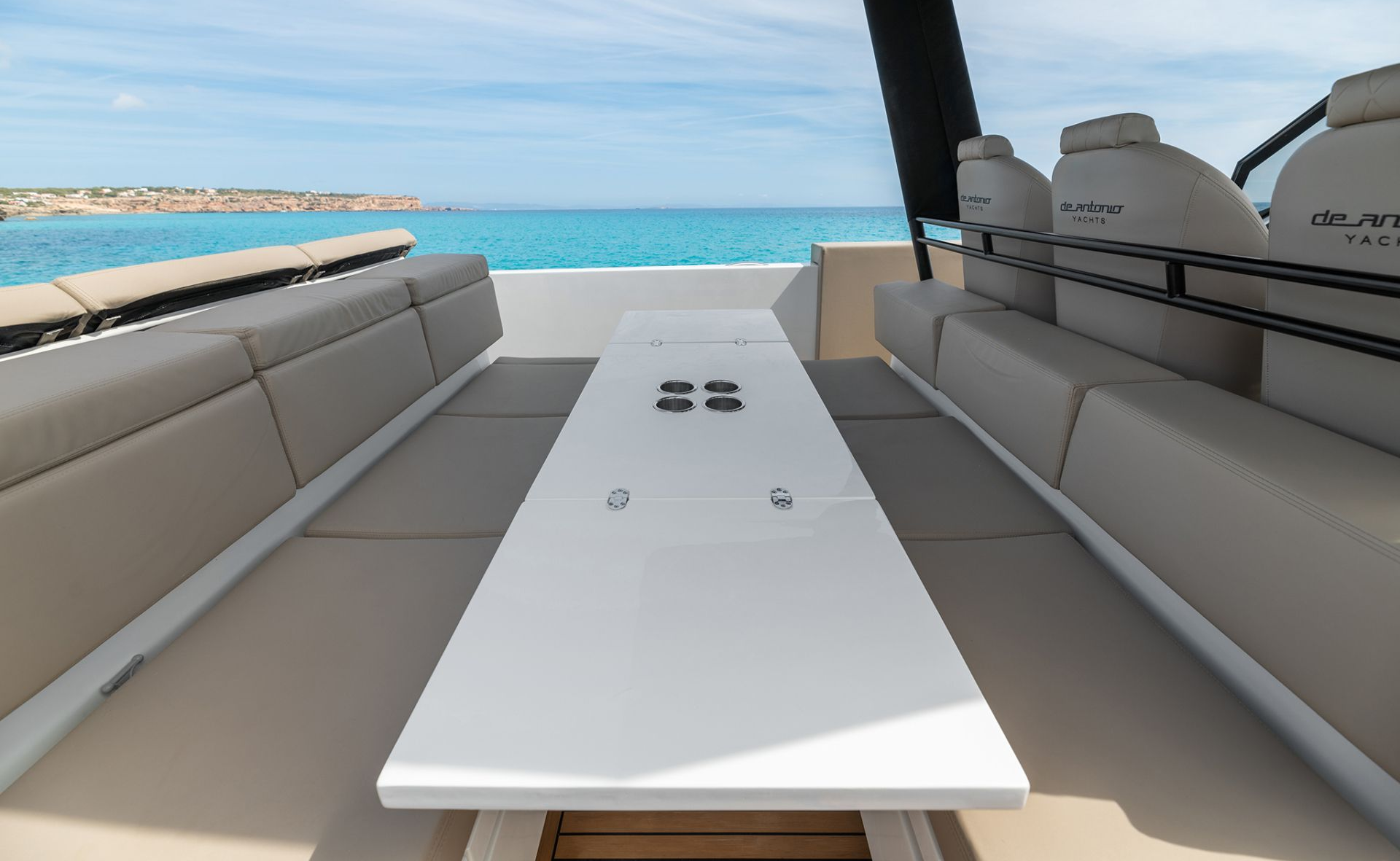 De Antonio Yacht — D34 (2022)