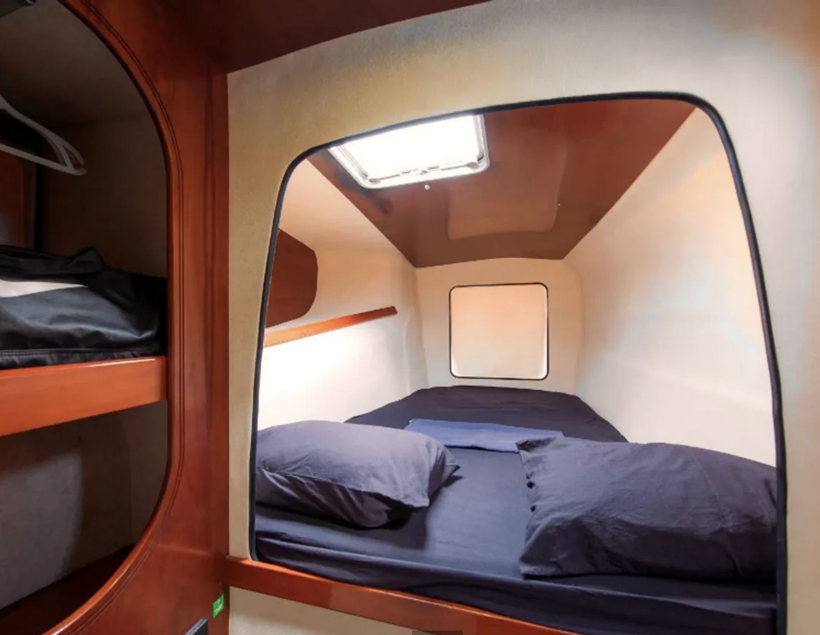 Fountaine Pajot — Athena 38 (2006)