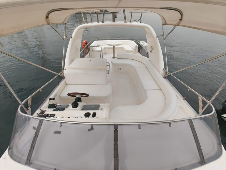 50ft Majesty Silfra