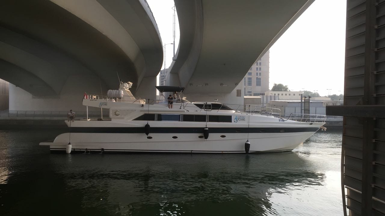 86ft Majesty (Royal Black)