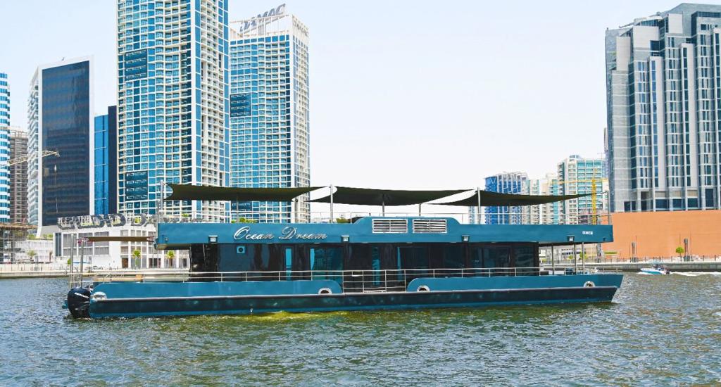 100ft Dream Houseboat