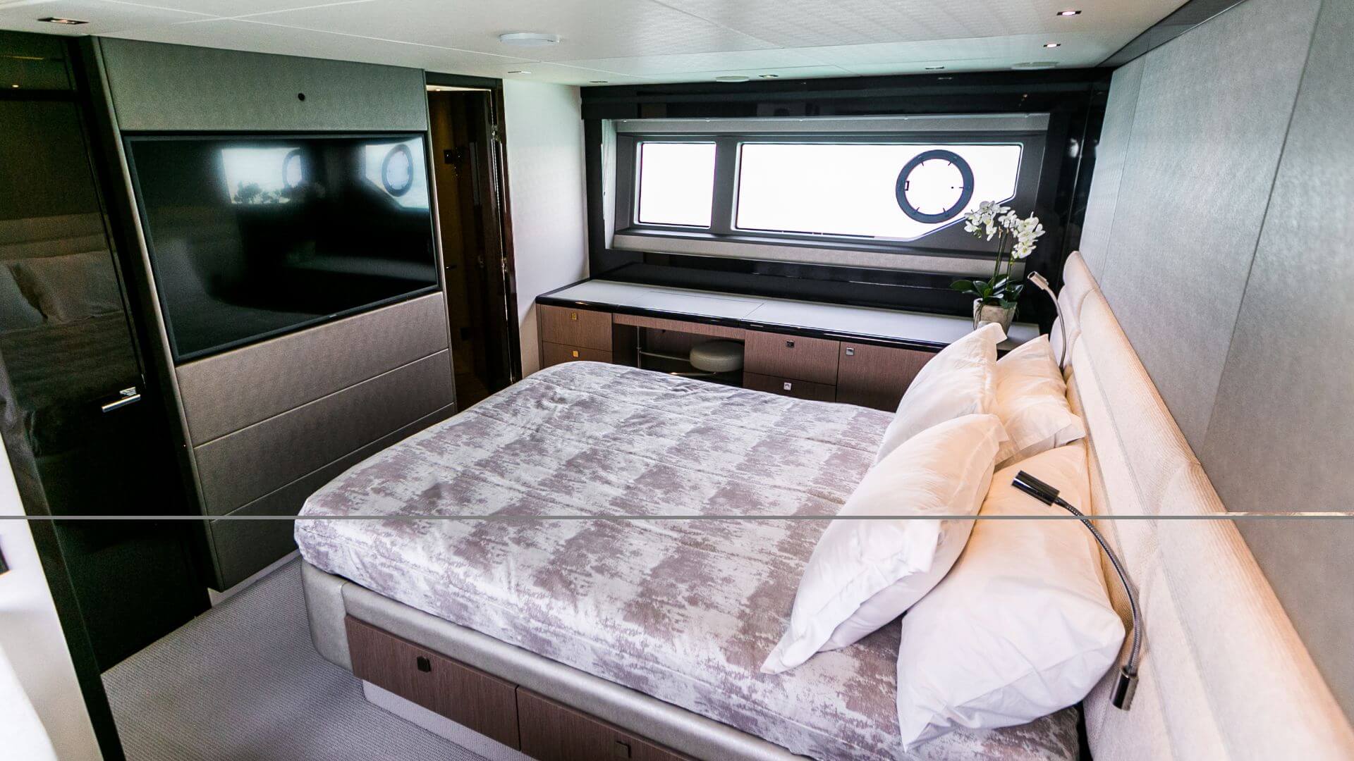 70ft Alya (Houseboat)