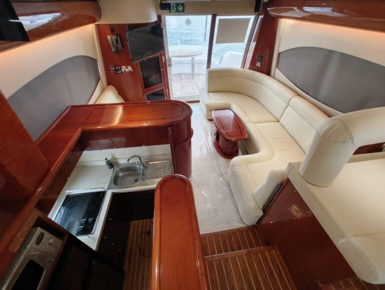 50ft Majesty Silfra