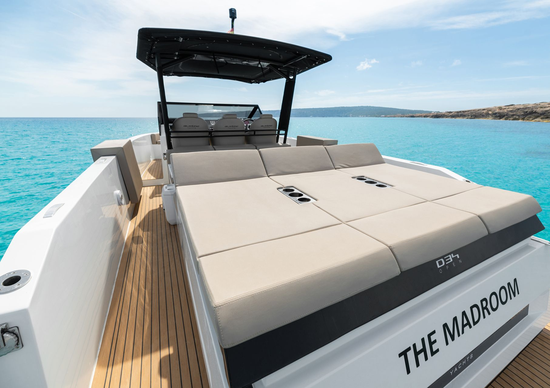 De Antonio Yacht — D34 (2022)