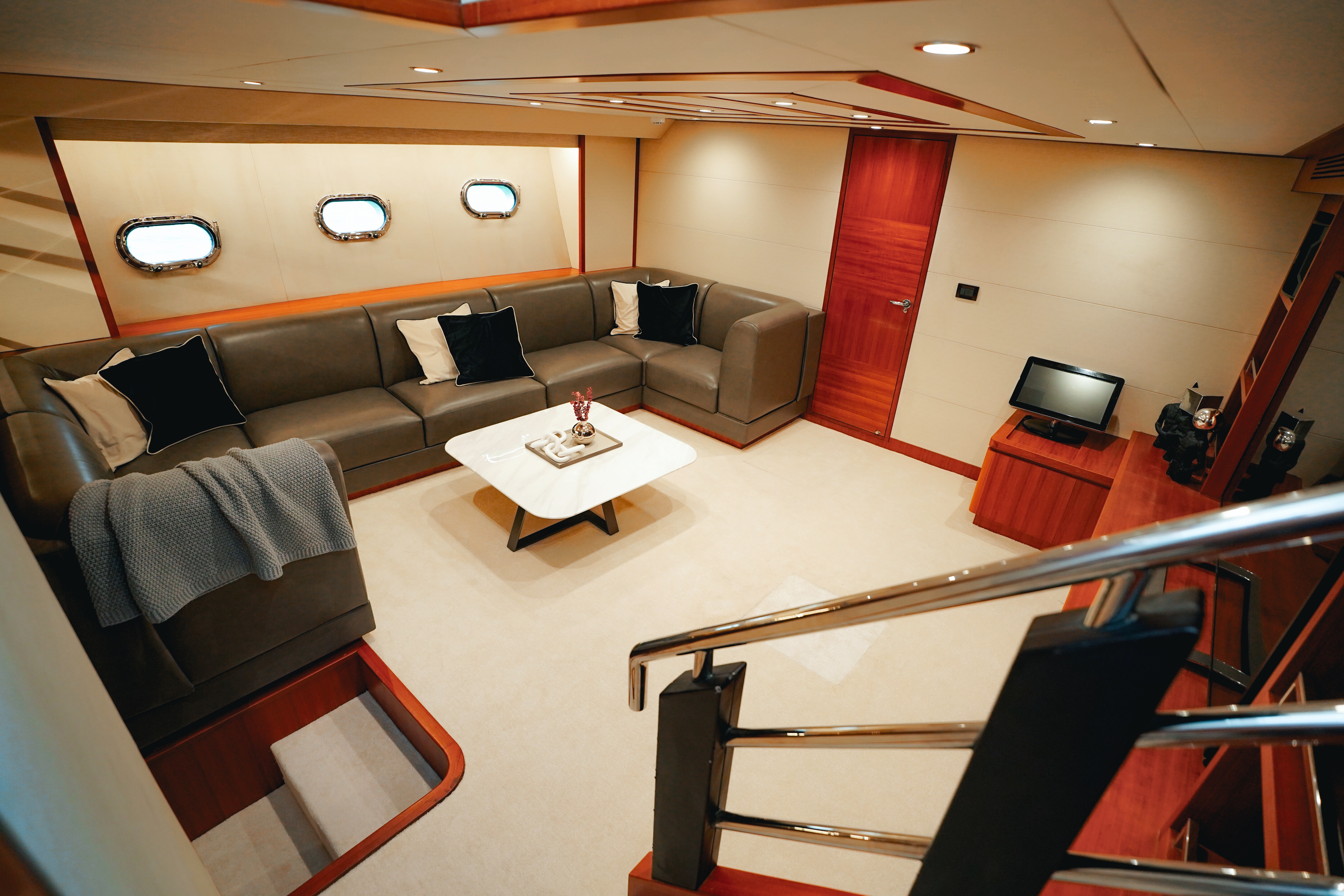92ft Polaris (Xclusive)