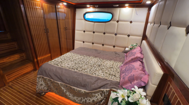 65ft Athina