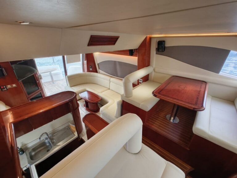 50ft Majesty Silfra