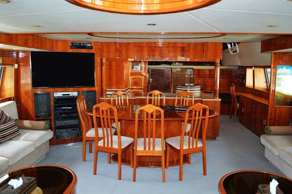 86ft Majesty (Royal Black)