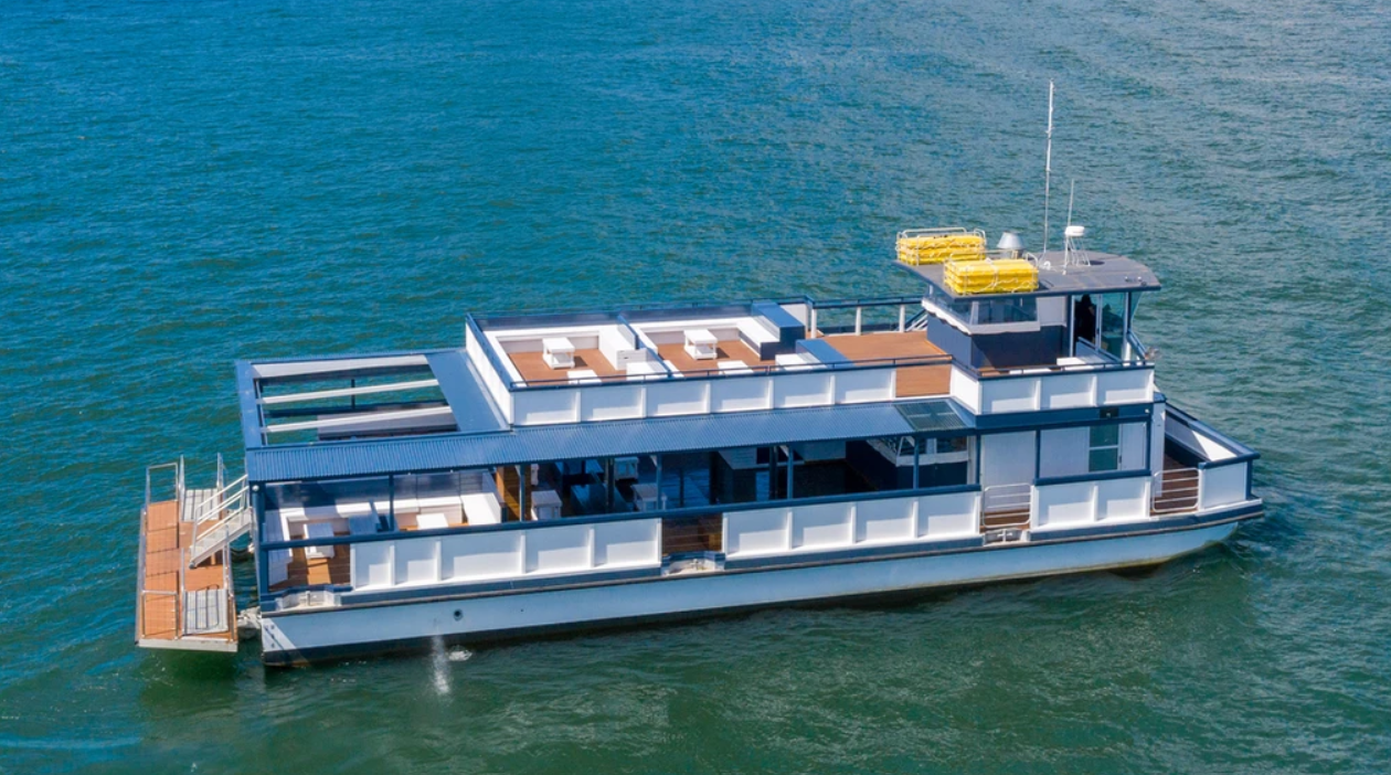 Le Bleu up to 240 guests!