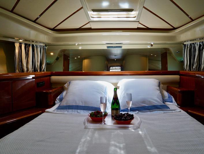 Ferretti — 62 Fly (2000)