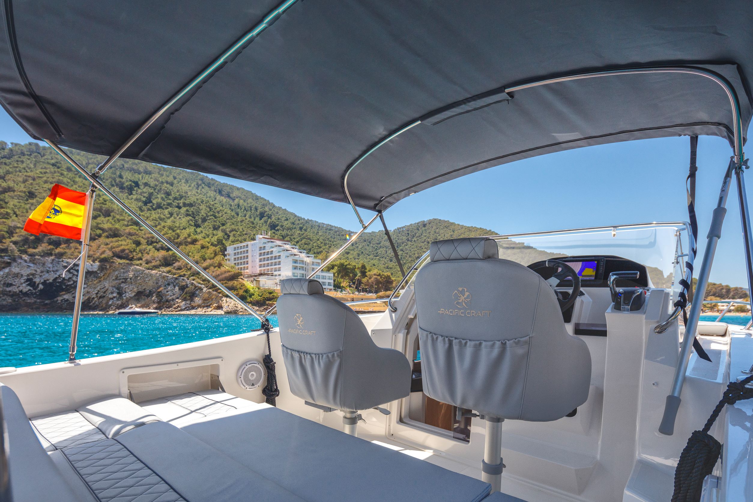 Pacific Craft 700 Monada