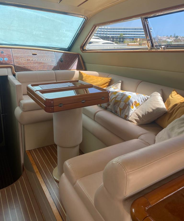 Ferretti — 62 Fly (2000)