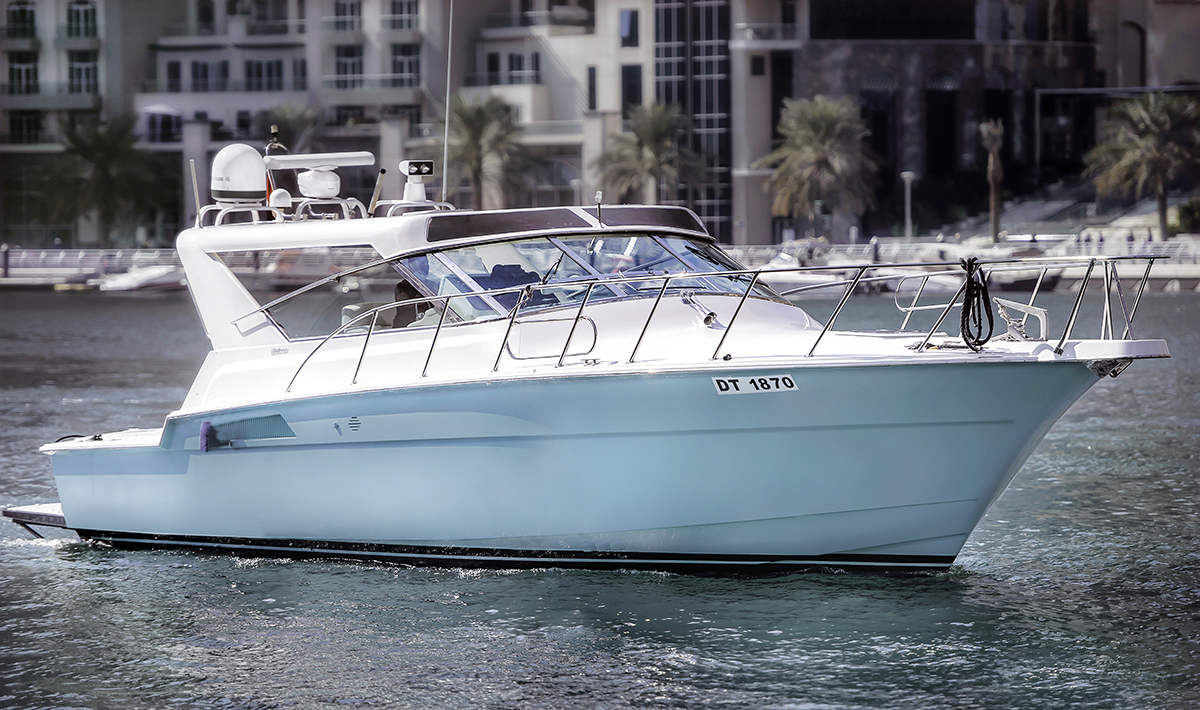 The Hatteras 43 yacht-Dubai sunrise