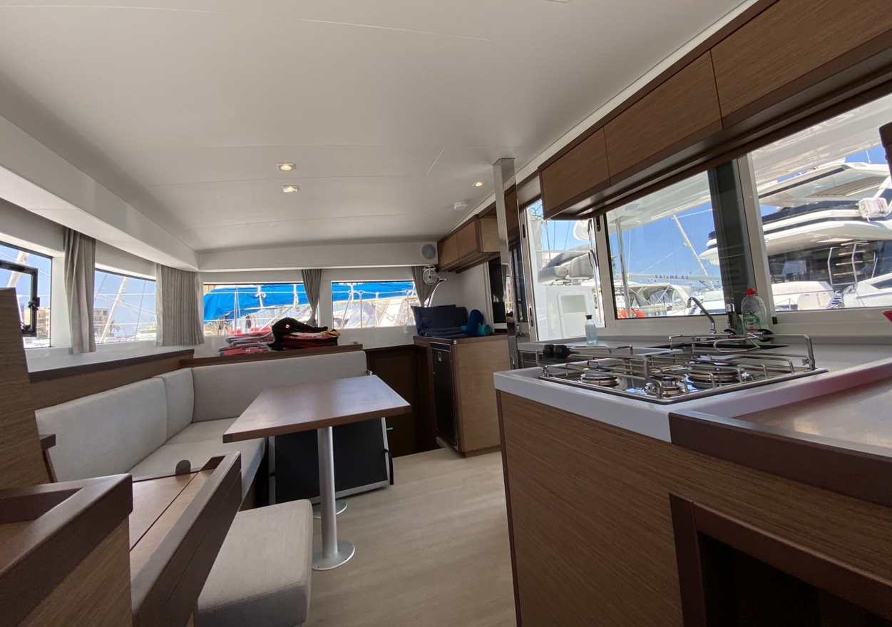 Lagoon — Lagoon 40 (2020)