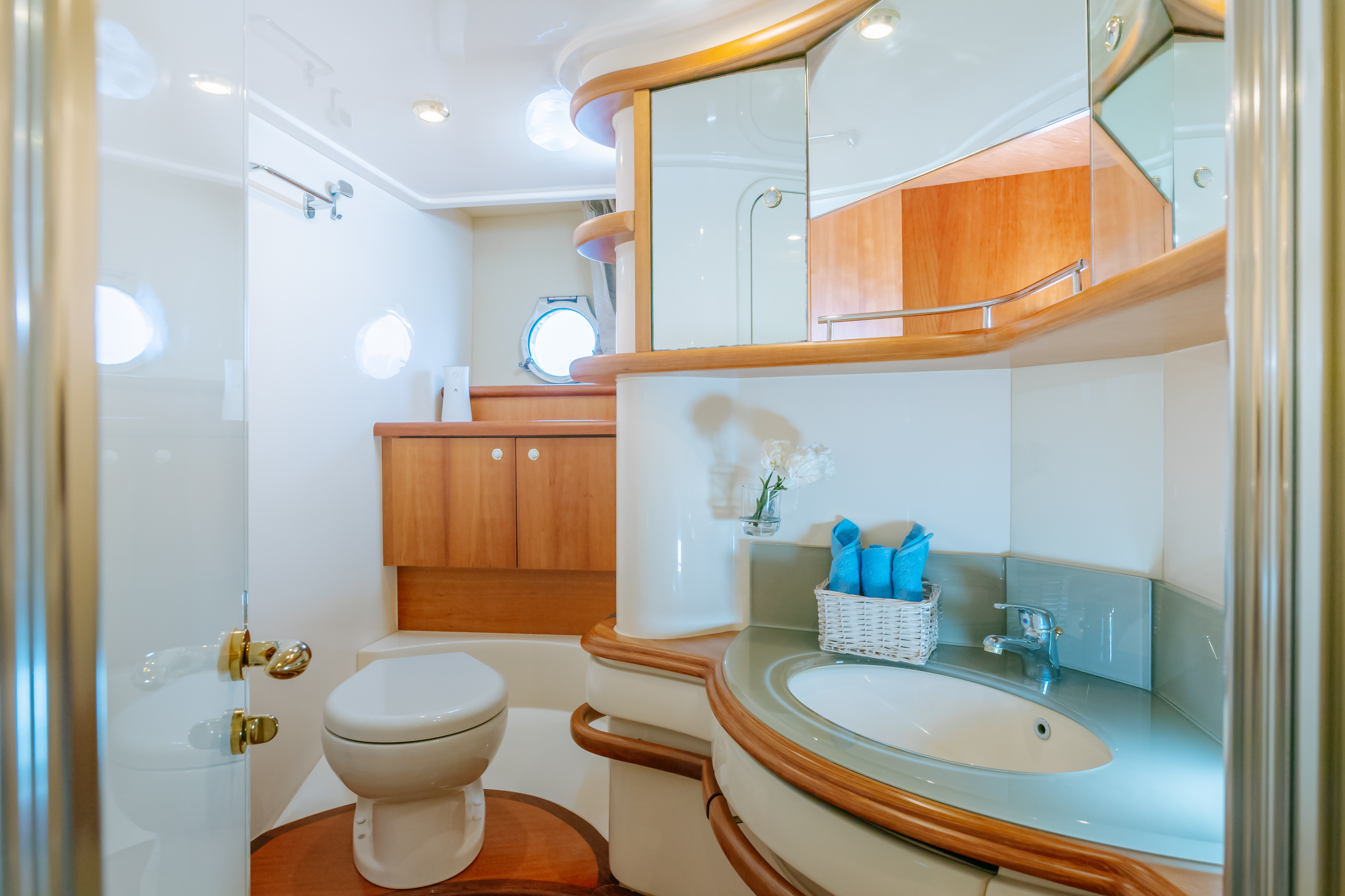 Azimut 55ft White Pearl