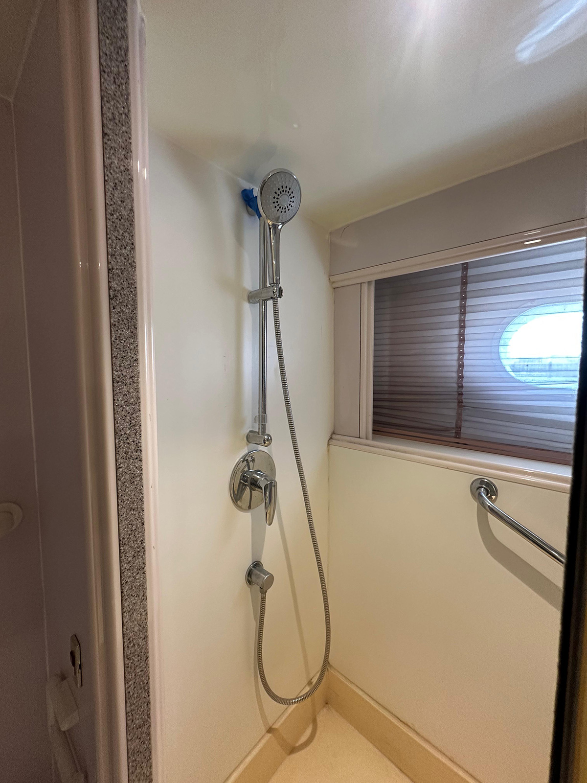 Pavi 80ft with Jacuzzi