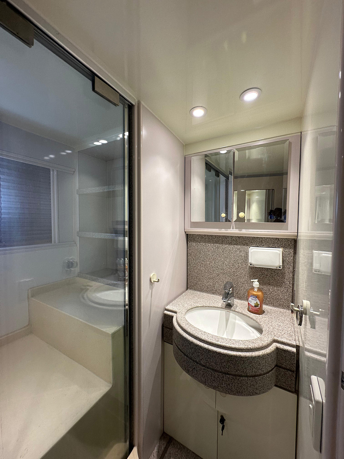 Pavi 80ft with Jacuzzi