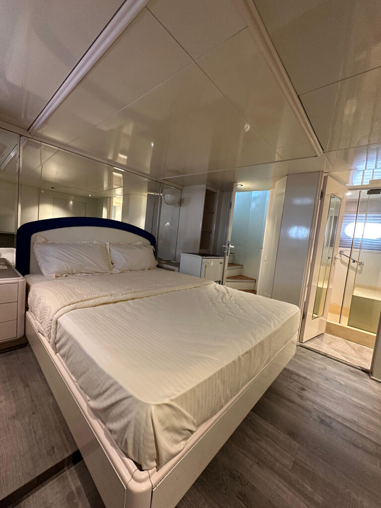 Pavi 80ft with Jacuzzi