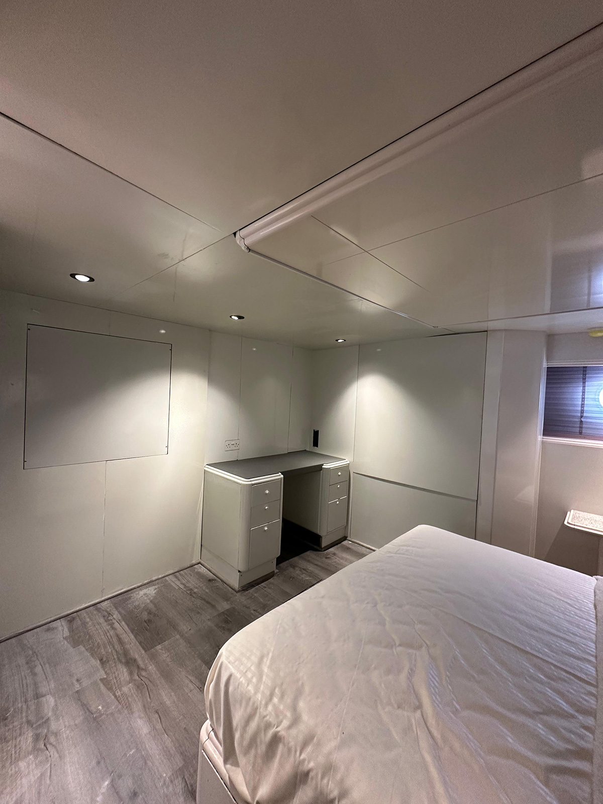 Pavi 80ft with Jacuzzi