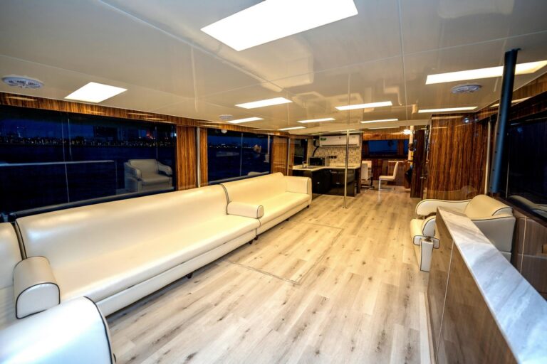 70ft Yacht (My Dubai Cruises)