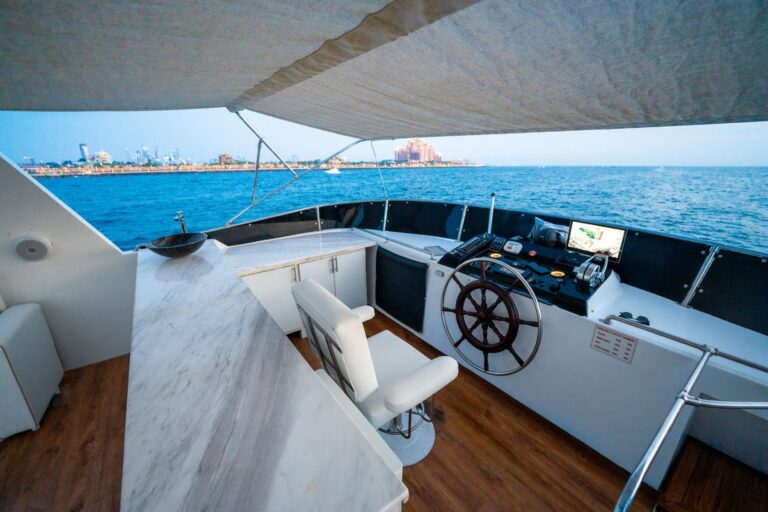 70ft Yacht (My Dubai Cruises)