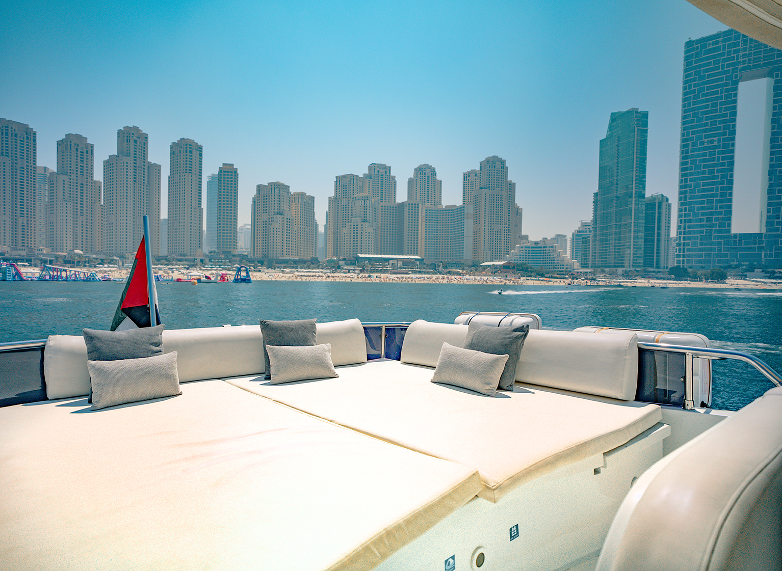 82ft Elara (Xclusive)