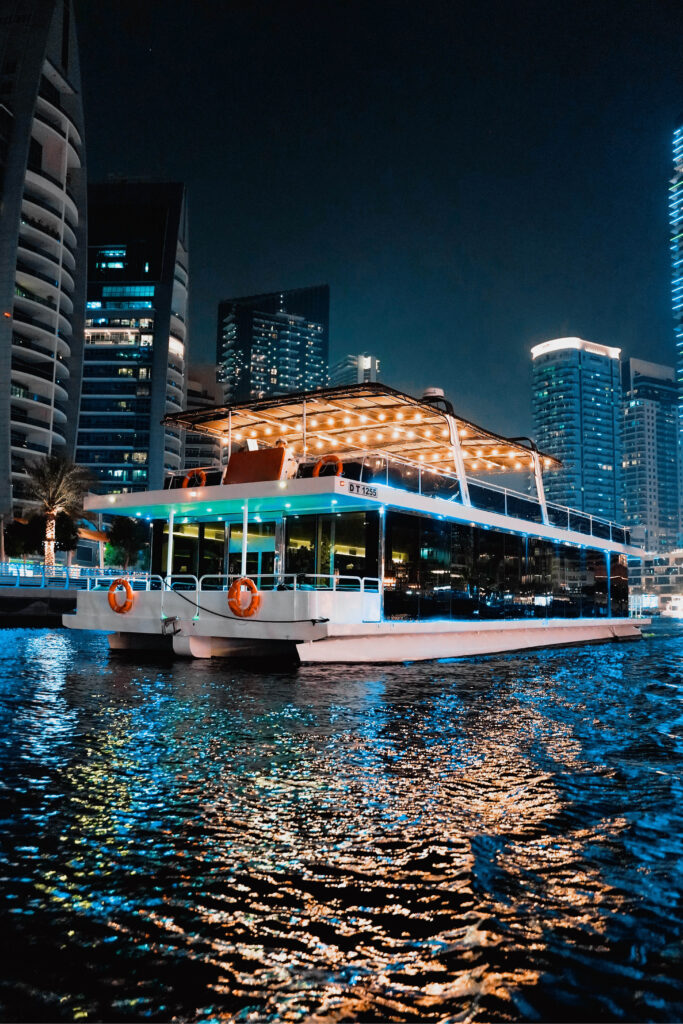 90 FT X8 (Xclusive Houseboat)