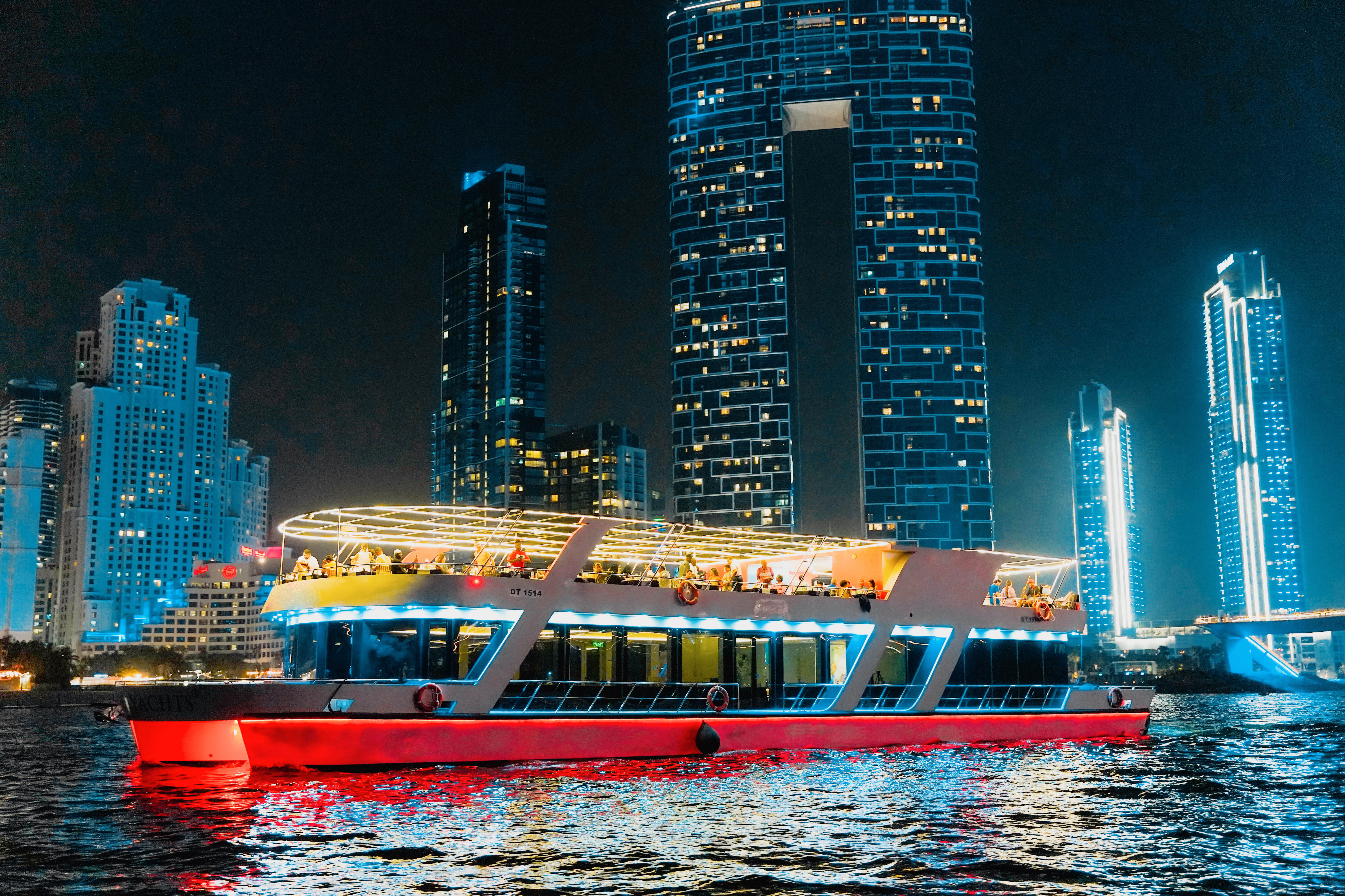 125 FT X15 (Xclusive Houseboat)