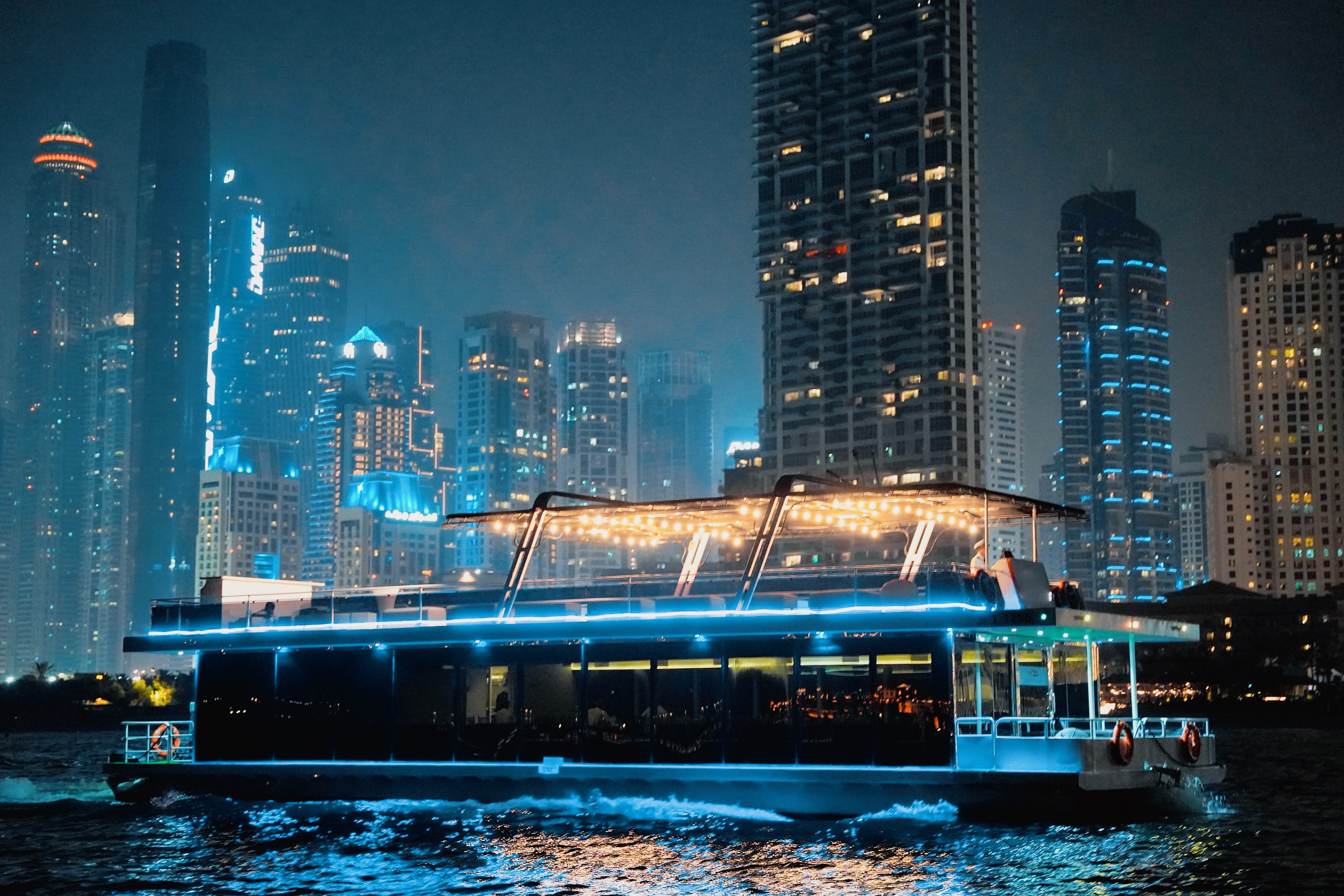 90 FT X8 (Xclusive Houseboat)