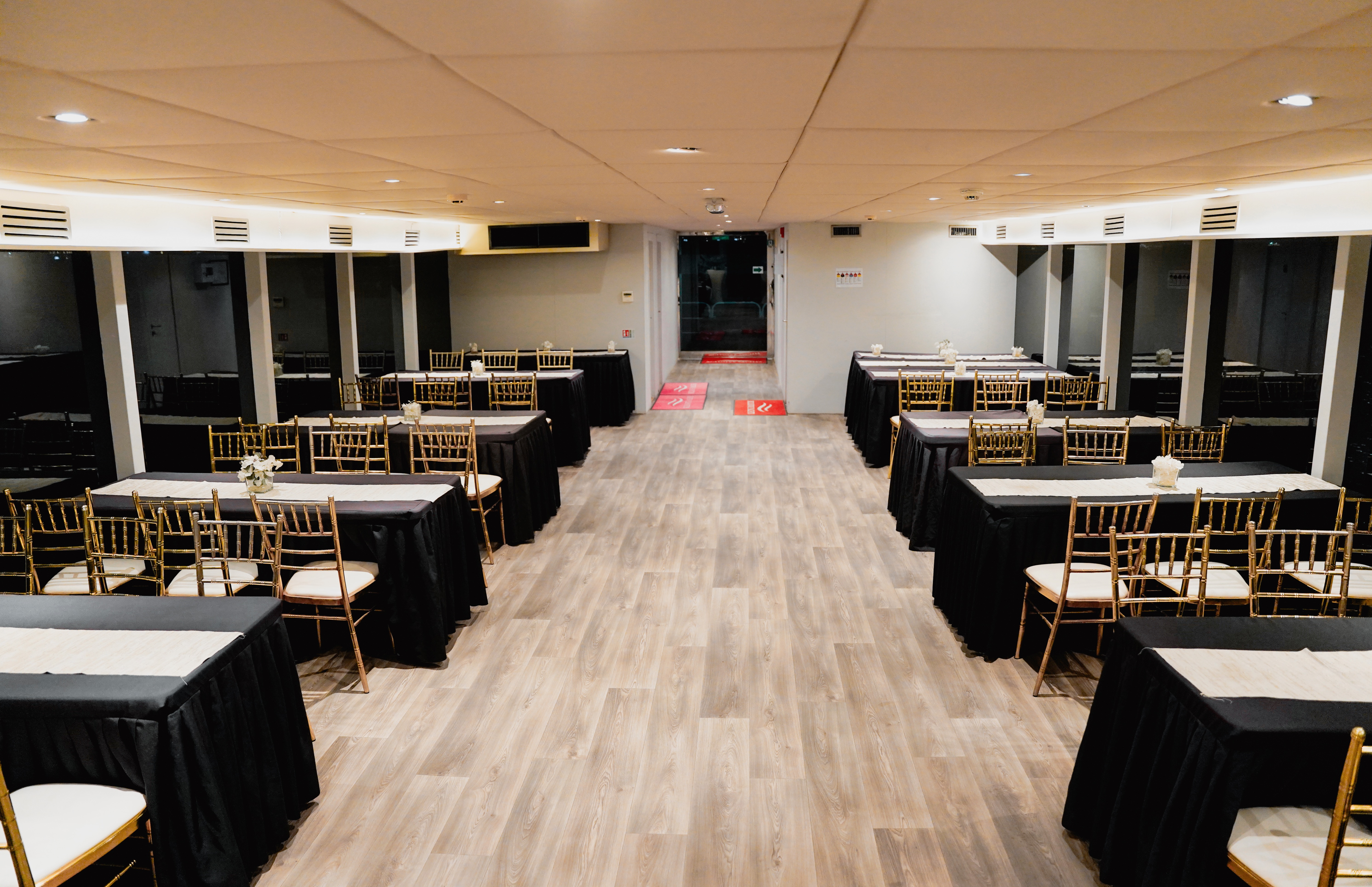 90 FT X8 (Xclusive Houseboat)