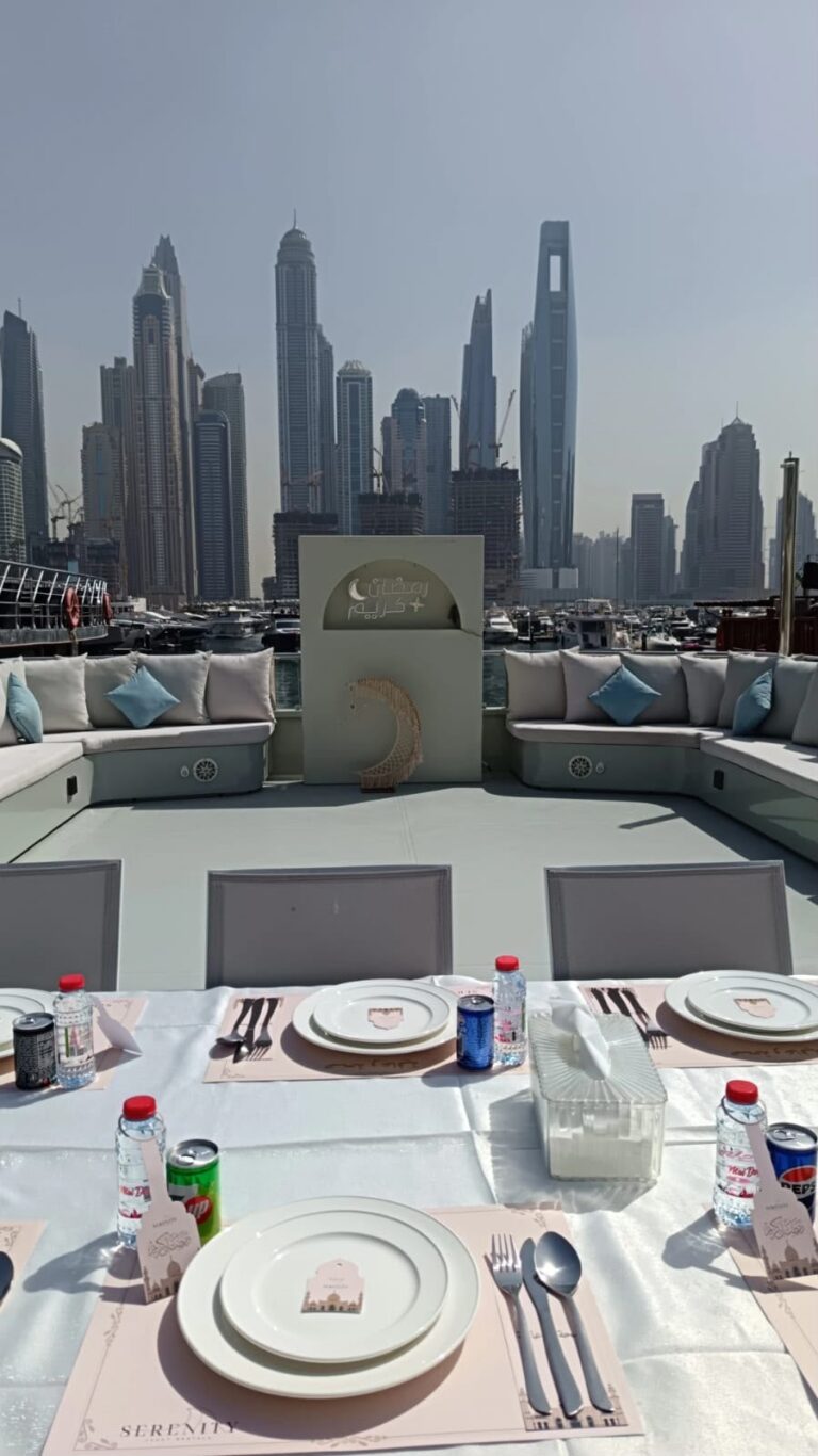70ft Alya (Houseboat)