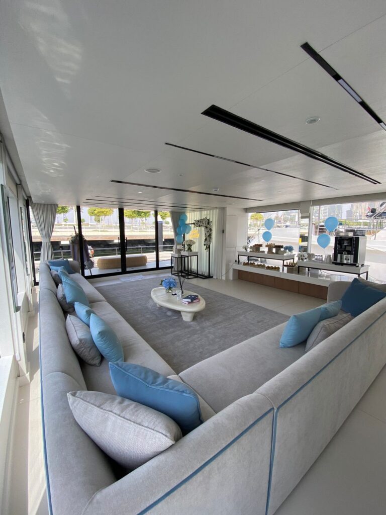 70ft Alya (Houseboat)