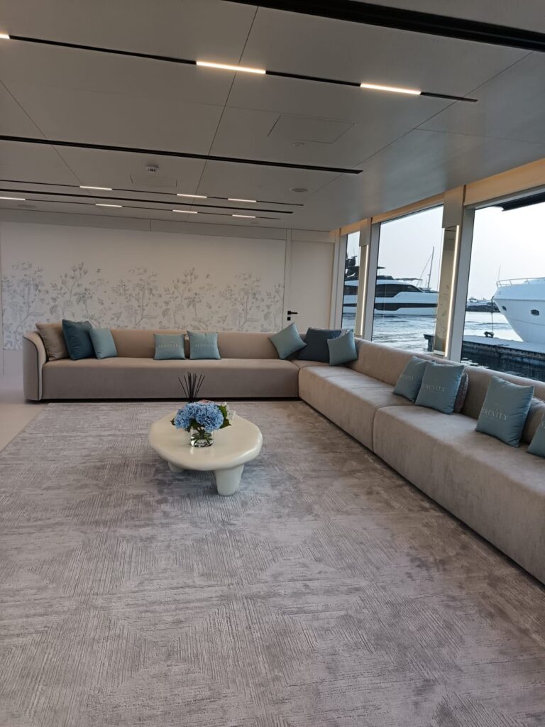 70ft Alya (Houseboat)