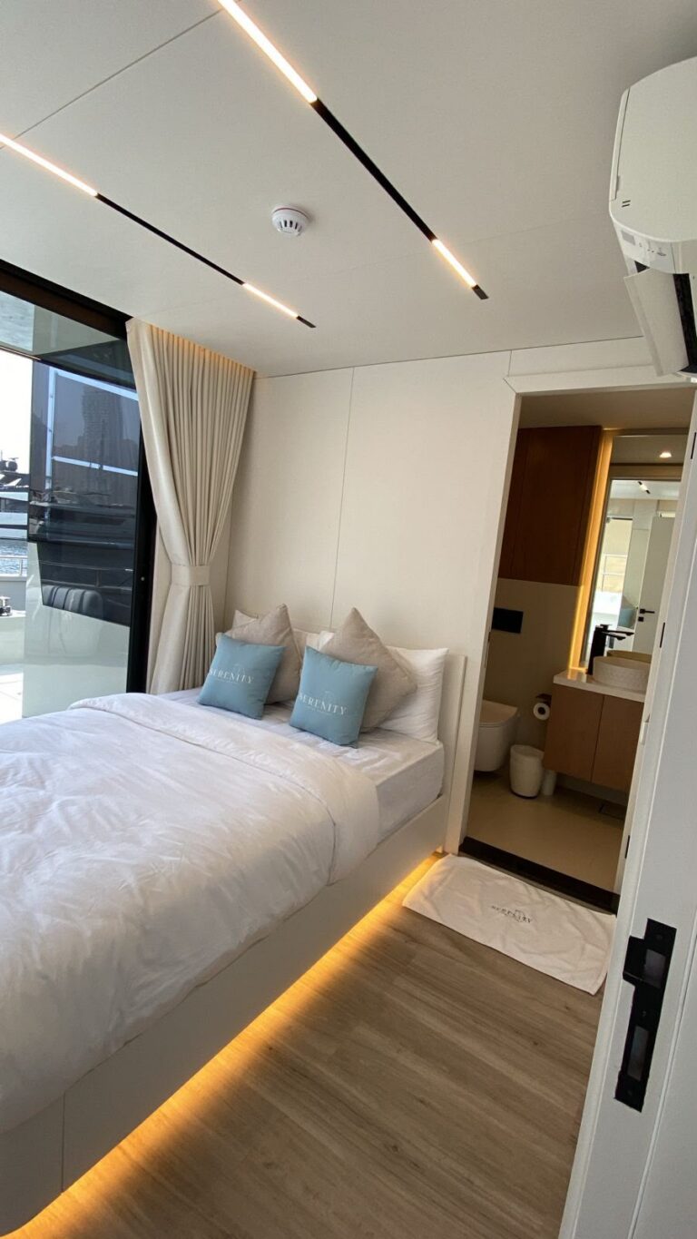 70ft Alya (Houseboat)