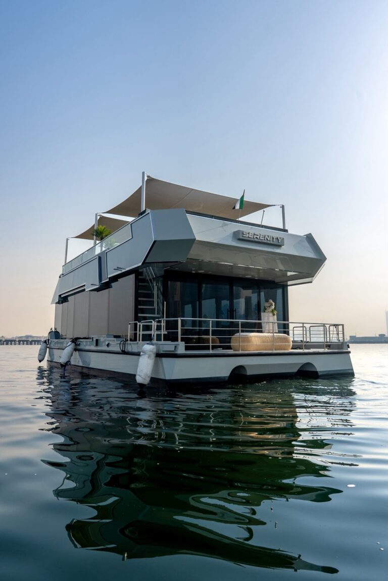 70ft Alya (Houseboat)